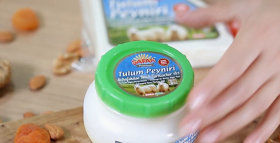 Şafak'tan atıştırmalık reklam - tulum reklam filmi 940x480 - Şafak’tan Atıştırmalık Reklam